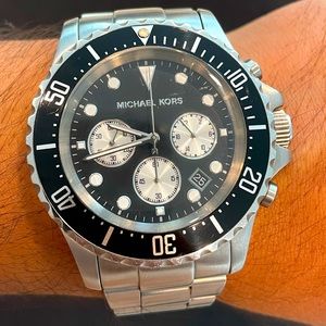 Michael Kors Men’s Chronograph Silver-Tone Stainless Steel Bracelet Watch